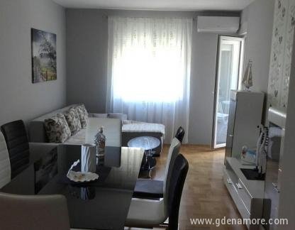 Wohnung Radonicic d &amp; d, Privatunterkunft im Ort Tivat, Montenegro - unnamed (8)